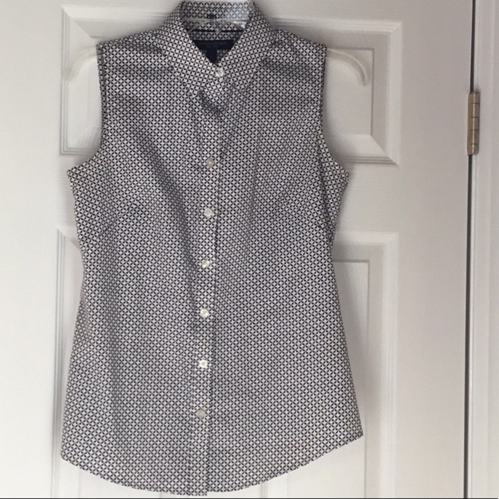 Tailor fit sleeveless shirt